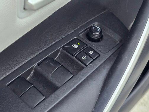 Blizzard Pearl 2020 Toyota Corolla SE