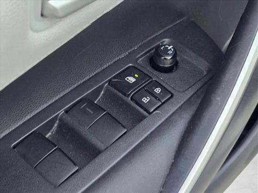 Blizzard Pearl 2020 Toyota Corolla SE