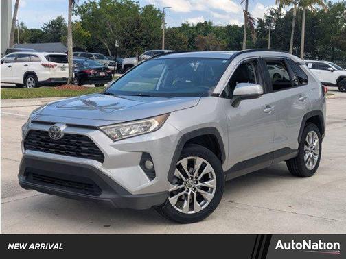 Silver Sky Metallic 2019 Toyota RAV4 XLE Premium