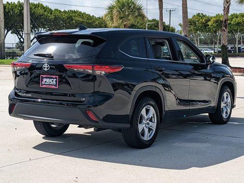 2021 Toyota Highlander LE