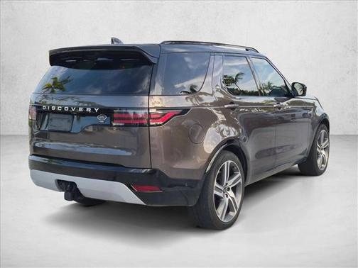 Eiger Grey Metallic 2023 Land Rover Discovery P360 Metropolitan Edition
