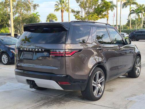 Eiger Grey Metallic 2023 Land Rover Discovery P360 Metropolitan Edition