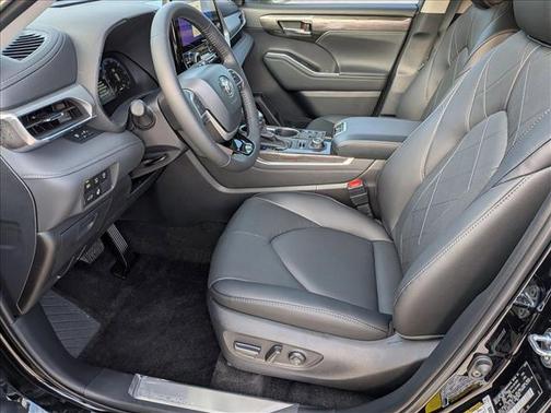 2026 Toyota Highlander Platinum