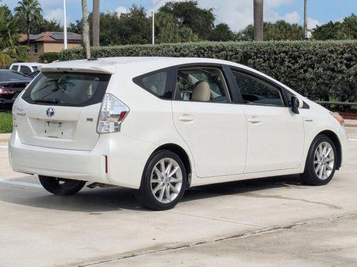 2013 Toyota Prius v Five