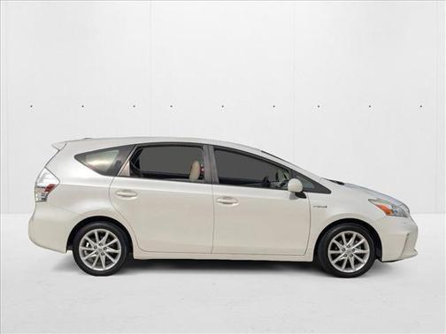 2013 Toyota Prius v Five