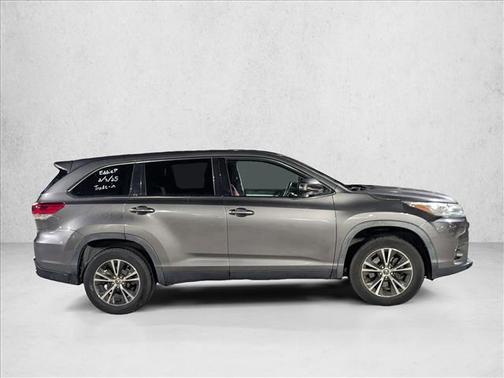 2019 Toyota Highlander LE I4