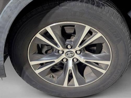 2019 Toyota Highlander LE I4