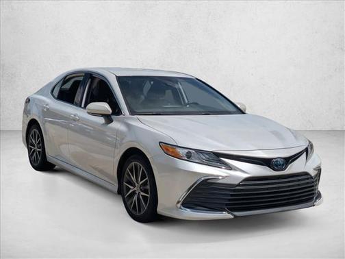 2023 Toyota Camry Hybrid XLE