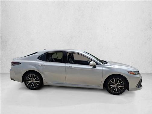 2023 Toyota Camry Hybrid XLE