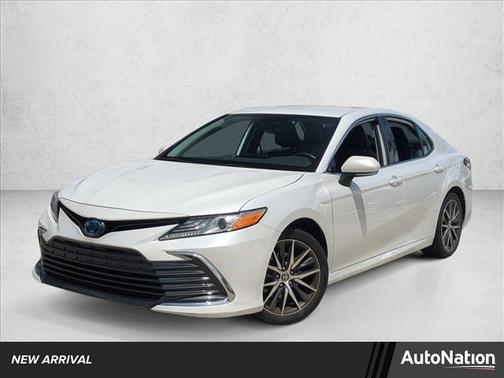 2023 Toyota Camry Hybrid XLE