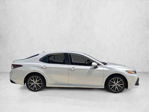 Wind Chill Pearl 2023 Toyota Camry Hybrid XLE