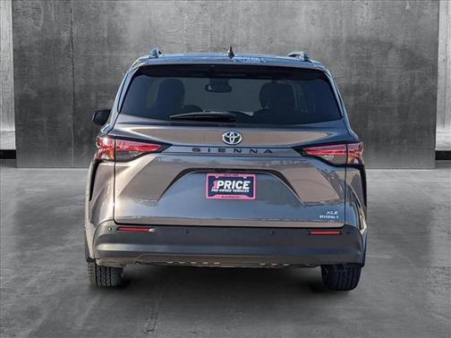 2022 Toyota Sienna XLE 8 Passenger