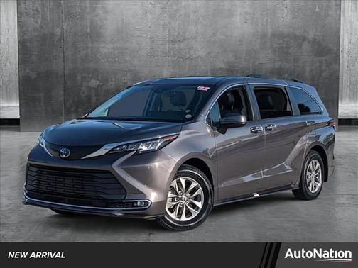 2022 Toyota Sienna XLE 8 Passenger