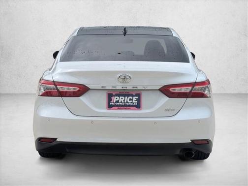 Super White 2018 Toyota Camry XLE