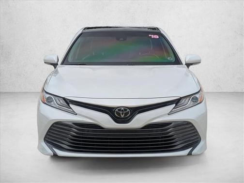 Super White 2018 Toyota Camry XLE