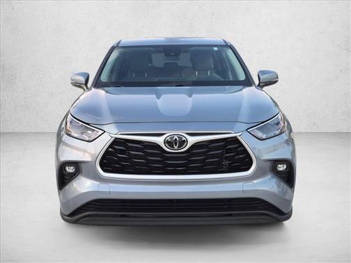 Moon Dust 2023 Toyota Highlander LE