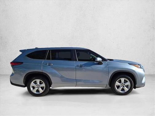 Moon Dust 2023 Toyota Highlander LE