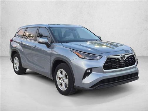 Moon Dust 2023 Toyota Highlander LE