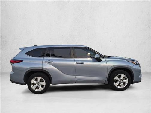 Moon Dust 2023 Toyota Highlander LE