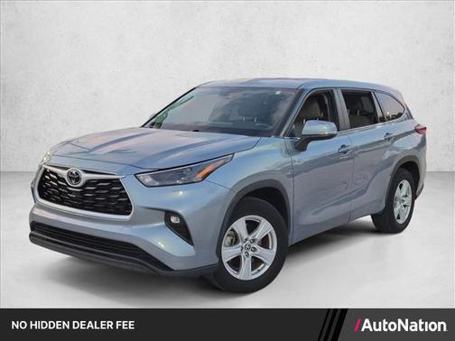 Moon Dust 2023 Toyota Highlander LE