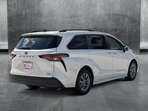 2021 Toyota Sienna XLE 7 Passenger
