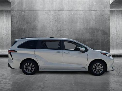 2021 Toyota Sienna XLE 7 Passenger