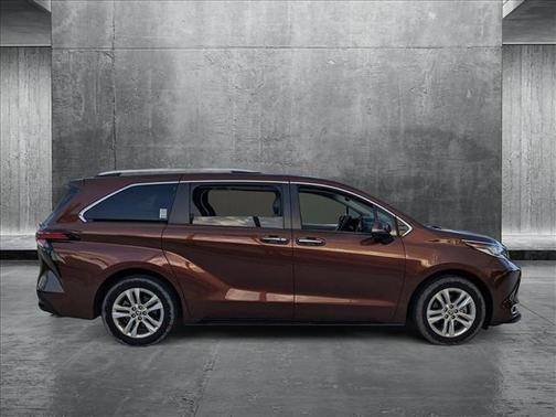 2022 Toyota Sienna Limited 7-Passenger