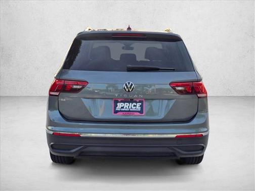 Platinum Gray Metallic 2022 Volkswagen Tiguan 2.0T SE