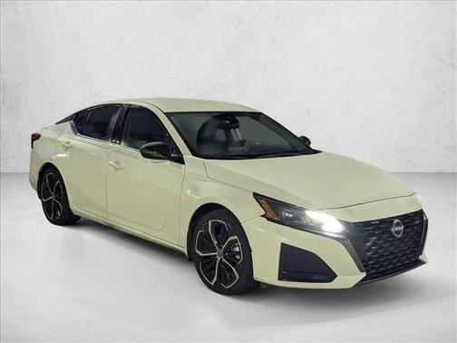 Pearl White Tricoat 2024 Nissan Altima SR FWD