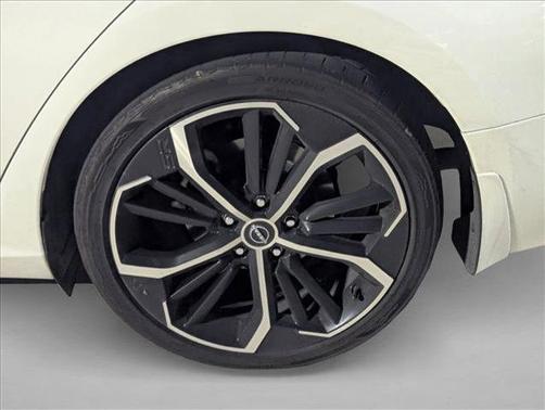 Pearl White Tricoat 2024 Nissan Altima SR FWD