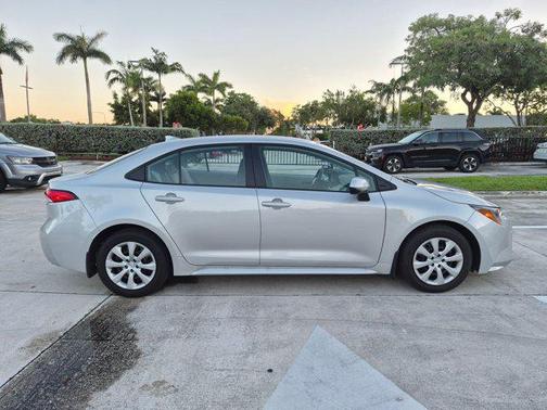Classic Silver Met 2025 Toyota Corolla LE