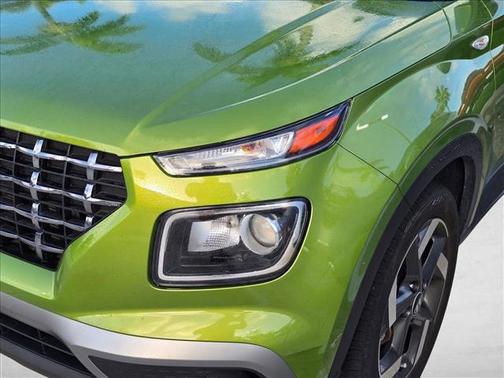 Green Apple 2024 Hyundai VENUE SEL