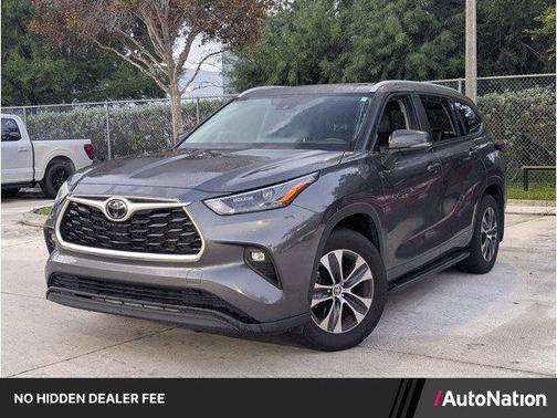 Magnetic Gray Metallic 2024 Toyota Highlander XLE