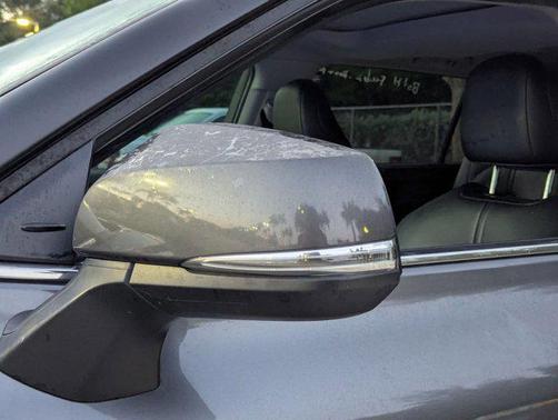 Magnetic Gray Metallic 2024 Toyota Highlander XLE