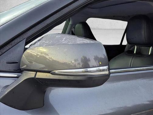 Magnetic Gray Metallic 2024 Toyota Highlander XLE