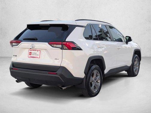 Ice Cap 2025 Toyota RAV4 XLE