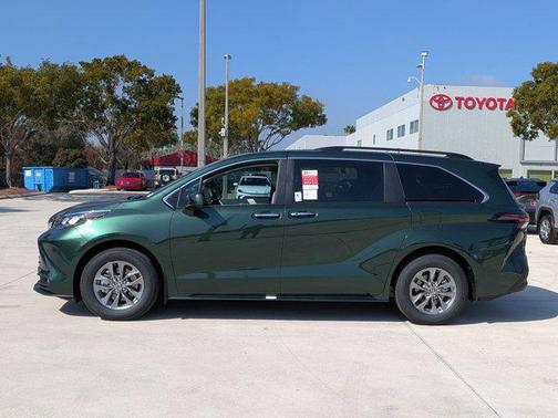 2026 Toyota Sienna XLE