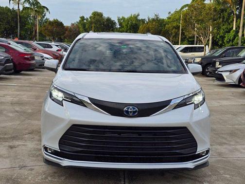 Wind Chill Pearl 2023 Toyota Sienna XLE