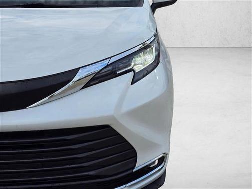 Wind Chill Pearl 2023 Toyota Sienna XLE