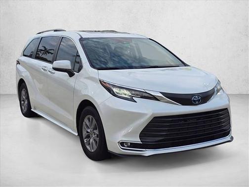 Wind Chill Pearl 2023 Toyota Sienna XLE