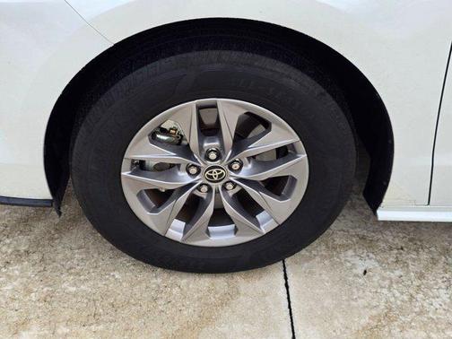 Wind Chill Pearl 2023 Toyota Sienna XLE