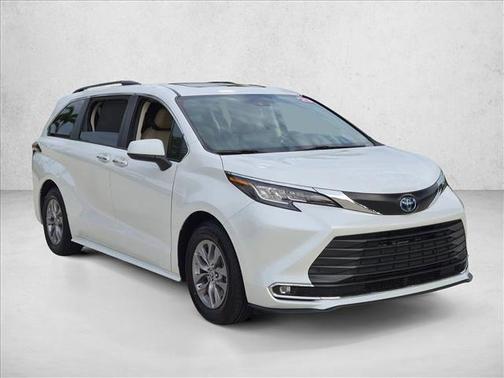 Wind Chill Pearl 2023 Toyota Sienna XLE