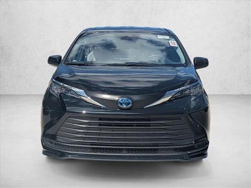 2025 Toyota Sienna LE