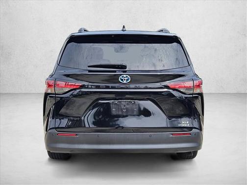 Midnight Black Metallic 2022 Toyota Sienna XLE