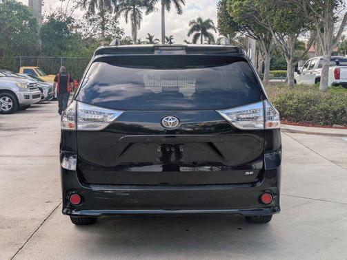2018 Toyota Sienna SE