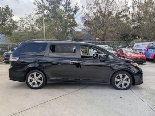 2018 Toyota Sienna SE