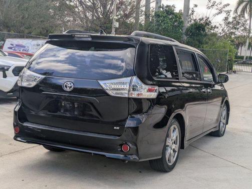 2018 Toyota Sienna SE