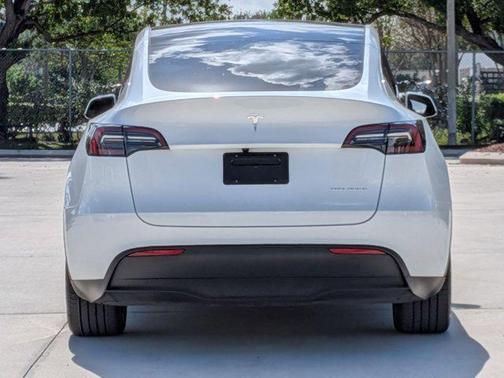 2025 Tesla Model Y Long Range Dual Motor All-Wheel Drive