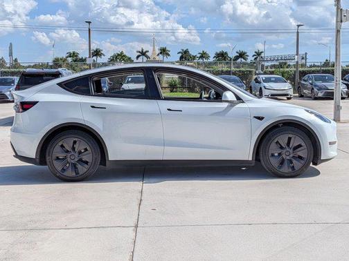 2025 Tesla Model Y Long Range Dual Motor All-Wheel Drive
