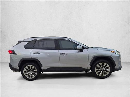 Silver Sky Metallic 2019 Toyota RAV4 XLE Premium